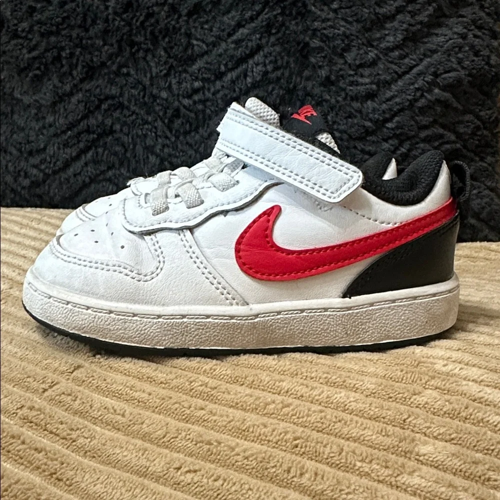 Nike Kids' White and Red Sneakers 8C